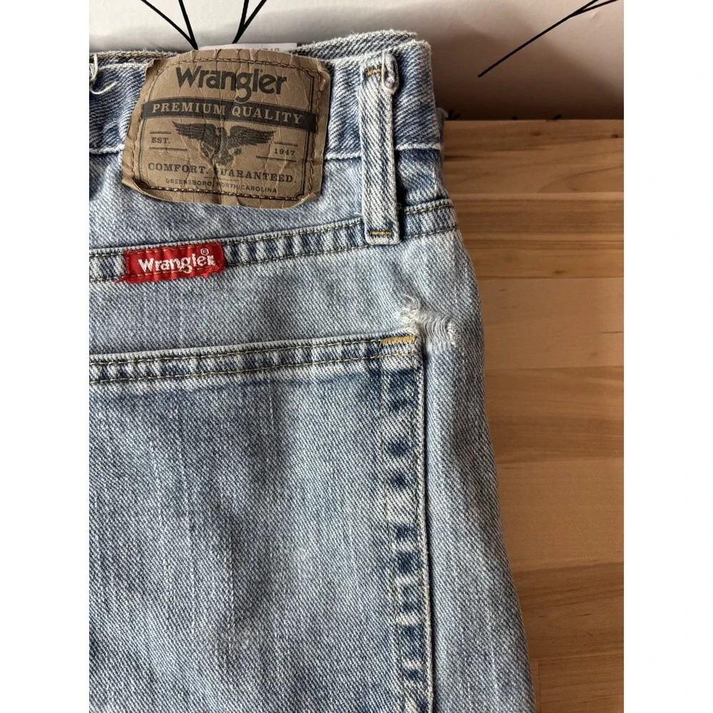 Men's Wrangler 38 Relaxed Fit Denim Bermuda Shorts Blue Medium Wash